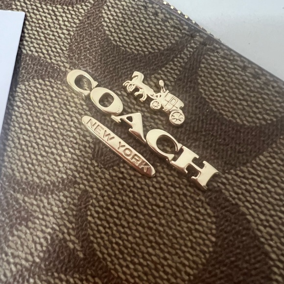 Coach wristlet - Picture 6 of 8